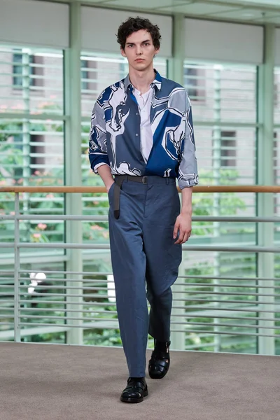 Look 11